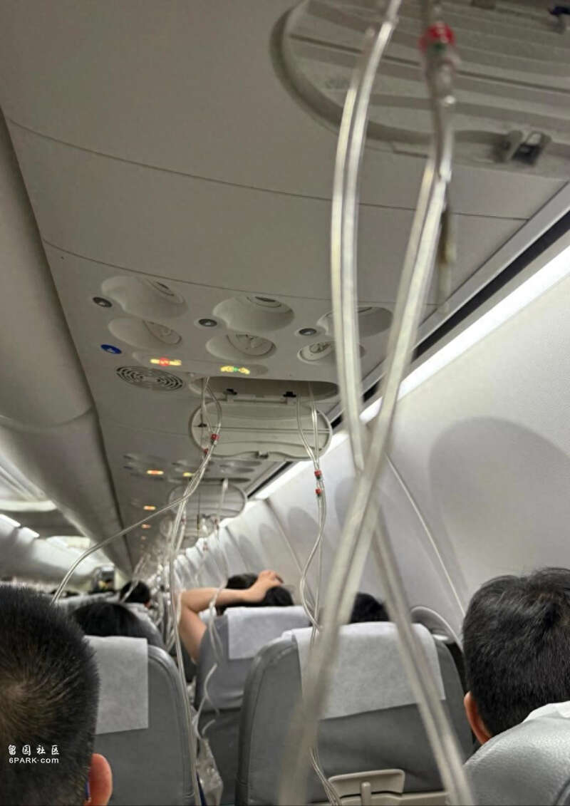 上海飞东京航班疑从万米极速降落至三千米(图)