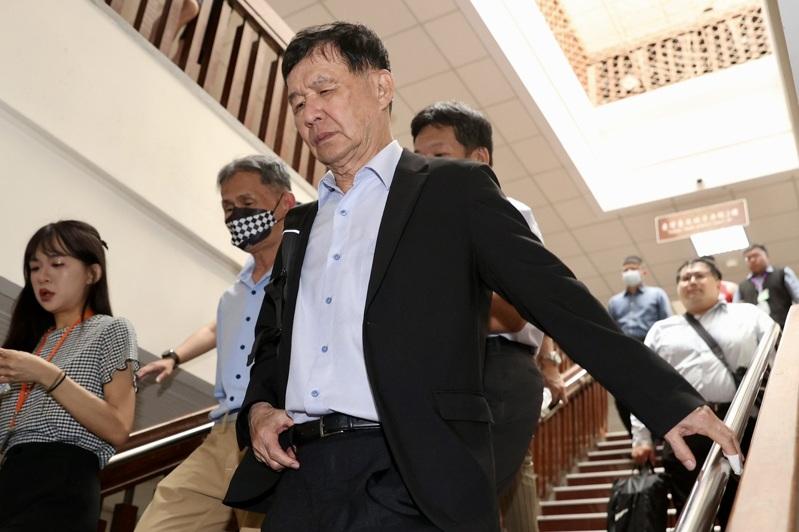 北市前副市长彭振声京华城案出庭 突闻妻坠楼亡崩溃痛哭