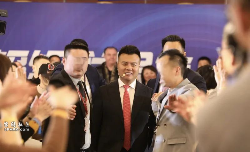 一根头发卖6万 “亚洲第一”大忽悠倒下了(图)