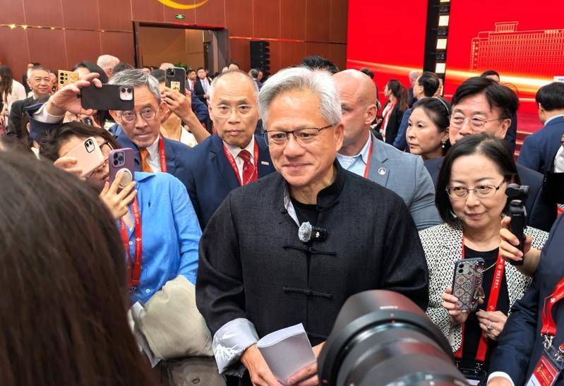 首度用中文演讲…黄仁勋：轻视华为、中国制造的人太天真