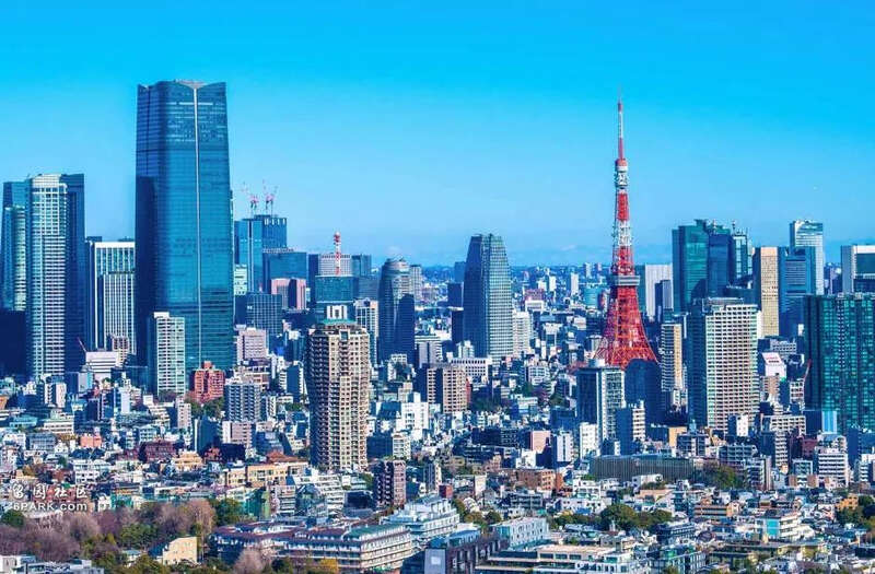 大爷携上亿存款回乡 结果离开妻子整天吃泡面(组图)