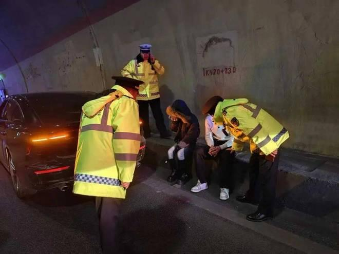 刹车失灵…甘肃高速狂奔490公里到油尽 车主腿软