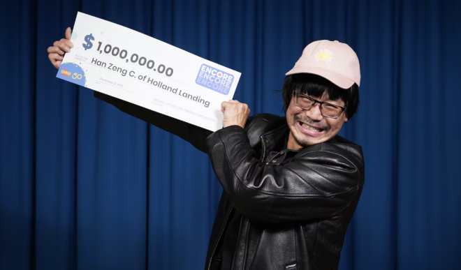 坚持买彩票30年，华裔男子中100万大奖：希望回中国看望家人