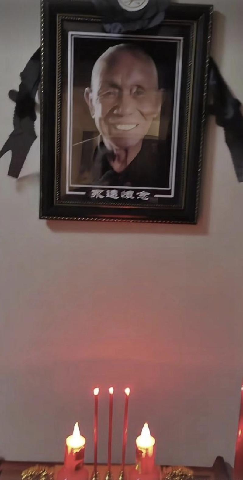 邻居楼道堆鞋架 男子挂爷爷遗照终逼清理 网：干得漂亮