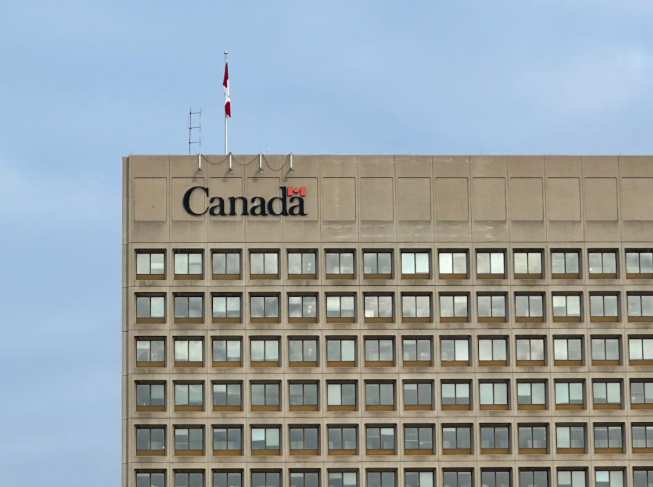 加拿大移民部”清库存”: EE连抽3轮+分数创新低! 11,399人获邀