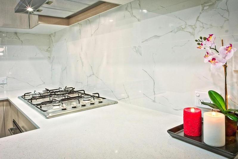 照着做无死角 她示范肥皂水厨房去油流程：快速还原清爽