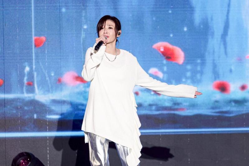 56岁玉女掌门人久违现身…美成这样 出动8保全镇守