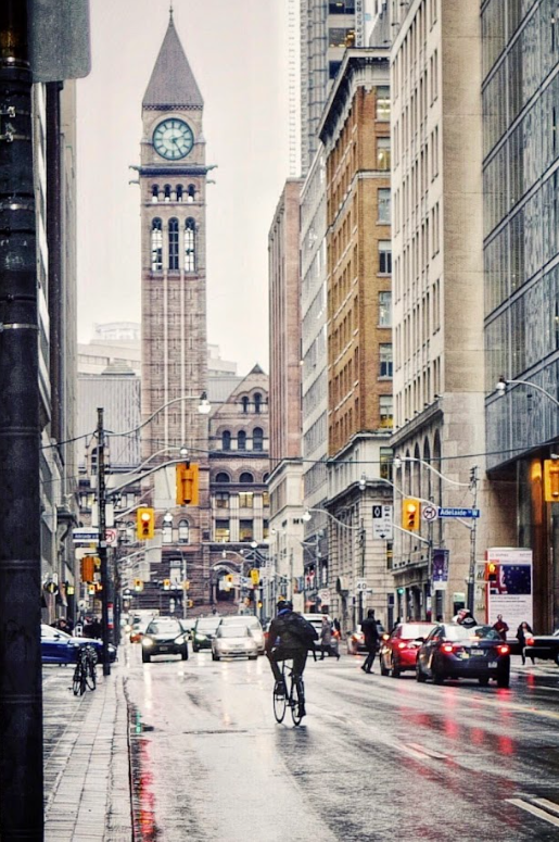 加拿大年轻人惨状: 失去梦想, 遭工作”绑架”, 被房租逼到回国…