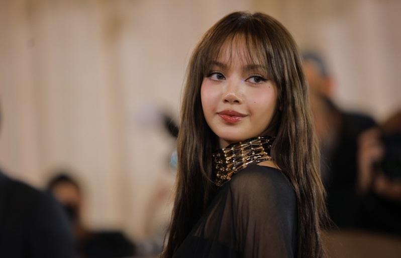 金球奖红毯／Lisa黑色透视装 最美颁奖人「创2历史纪录」