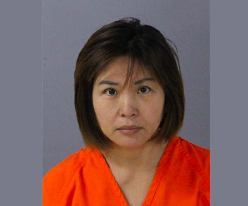 华女伪造、盗刷信用卡 高端商店狂扫货