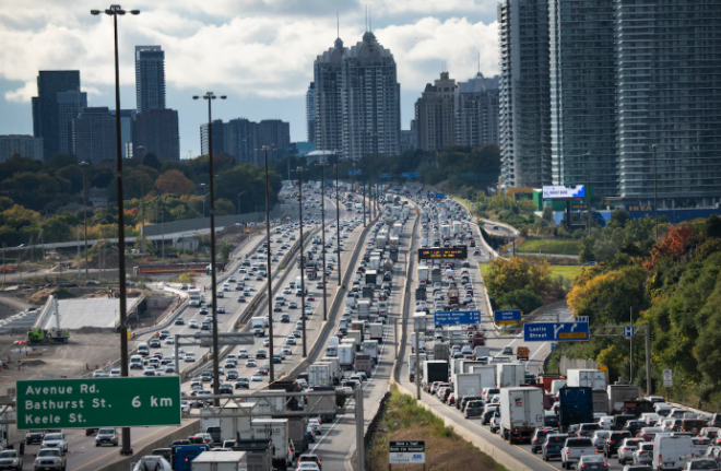 每年通勤三小时？安省公务员恢复五天到岗，引爆大多伦多交通混乱