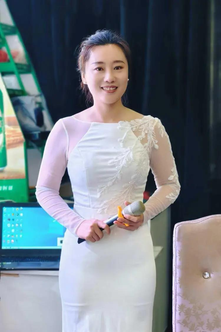 婚礼女主持被老头乐撞死 前一天发文「阳光对我微笑」