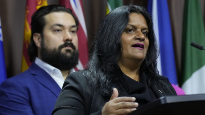 数千名联邦政府雇员收到裁员通知：最终会有多少人被裁？