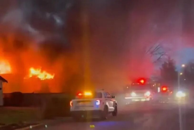 大温民居爆炸！ 邻居从火场救出男青 严重烧伤